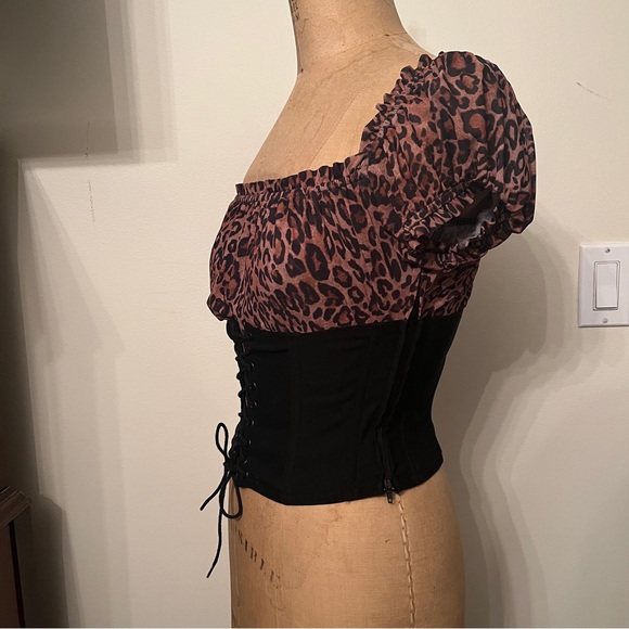 I.AM.GIA Rhia Leopard Cropped Corset Top - Picture 4 of 6